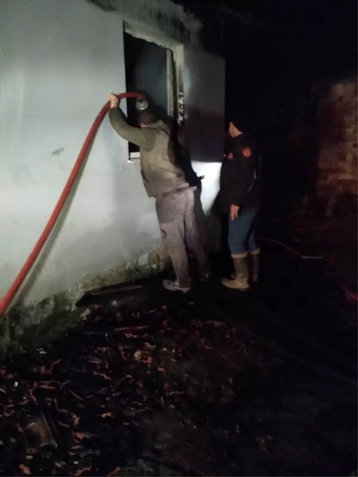 Demirköy ilçesinde çıkan yangında bir ev kullanılamaz hale geldi