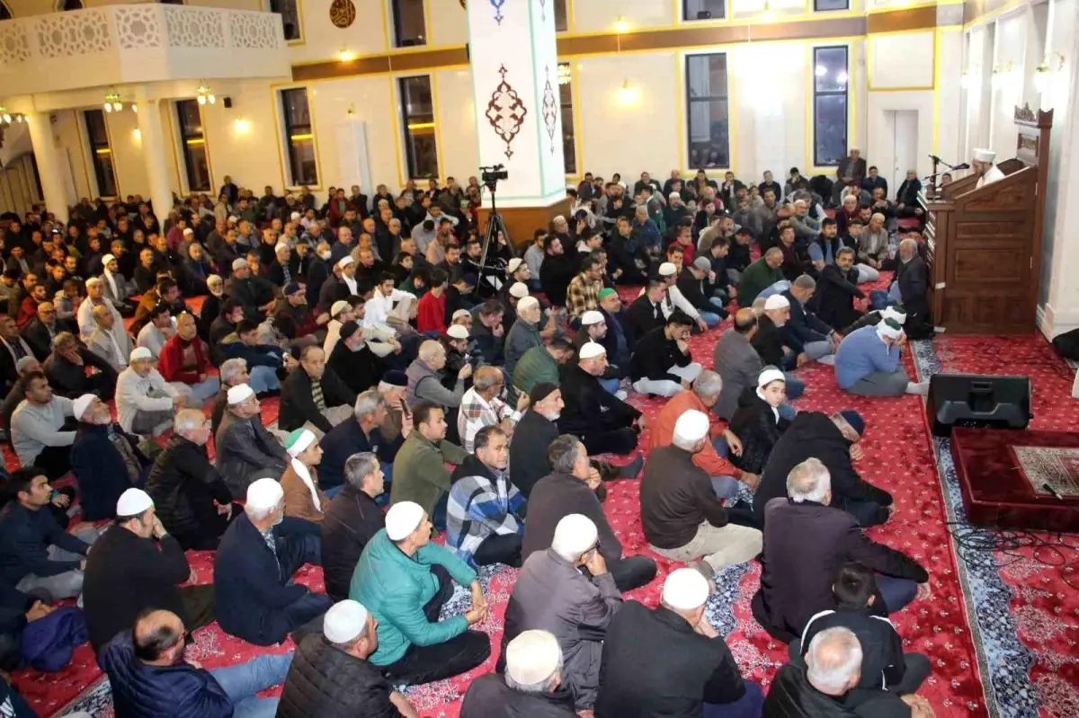 Antalya Kumluca'da Yeni Yıla Kur'an Ziyafeti ve Şehitlere Dua ile Girildi