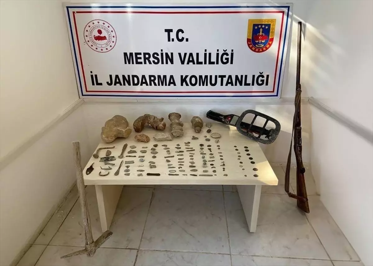 Mersin'de Kaçak Kazı Yapan Zanlının Evinden Tarihi Eserler Çıktı