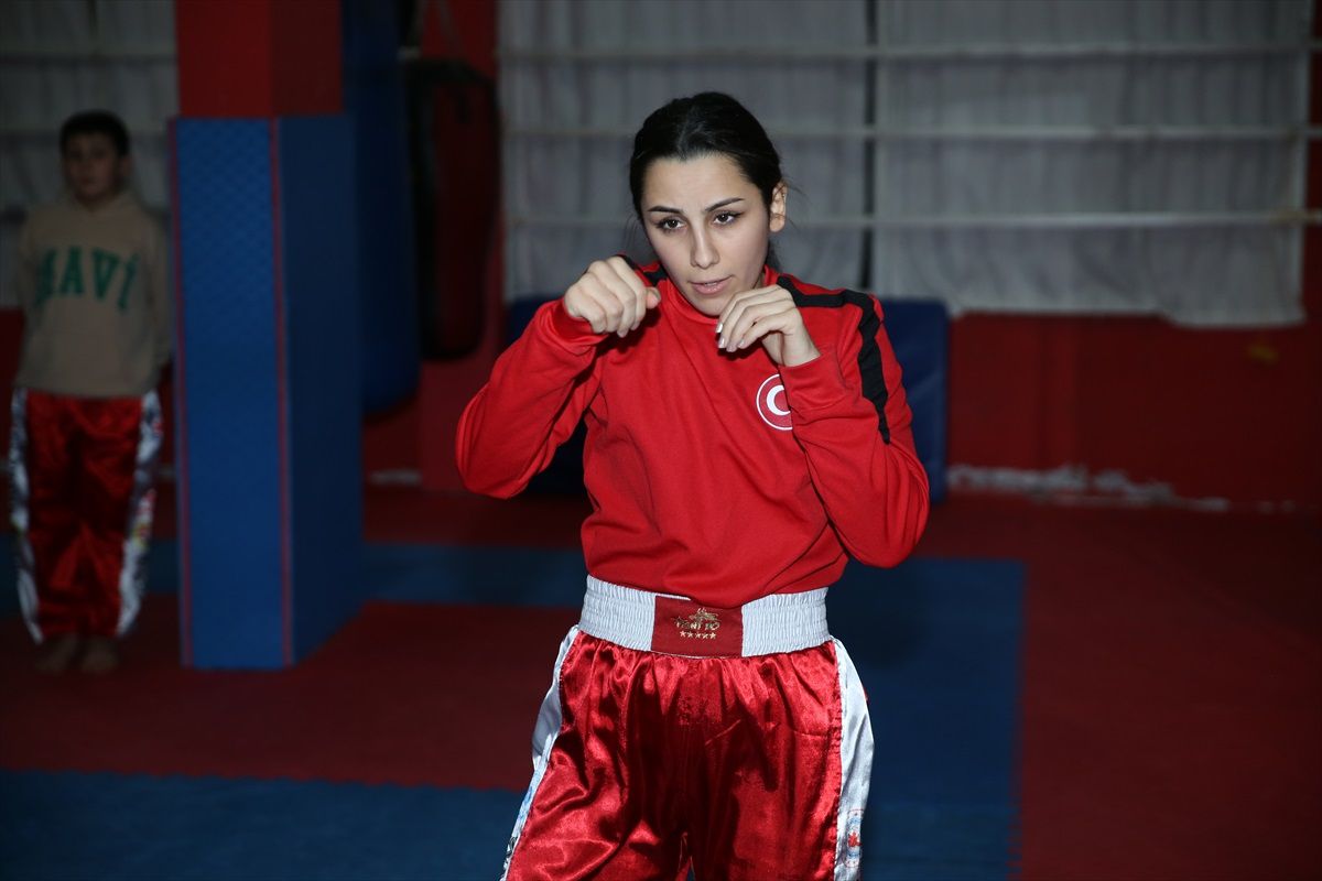 Ordulu Milli Sporcu Berna Tut, Avrupa Wushu Şampiyonası'nda Altın Madalya Kazandı