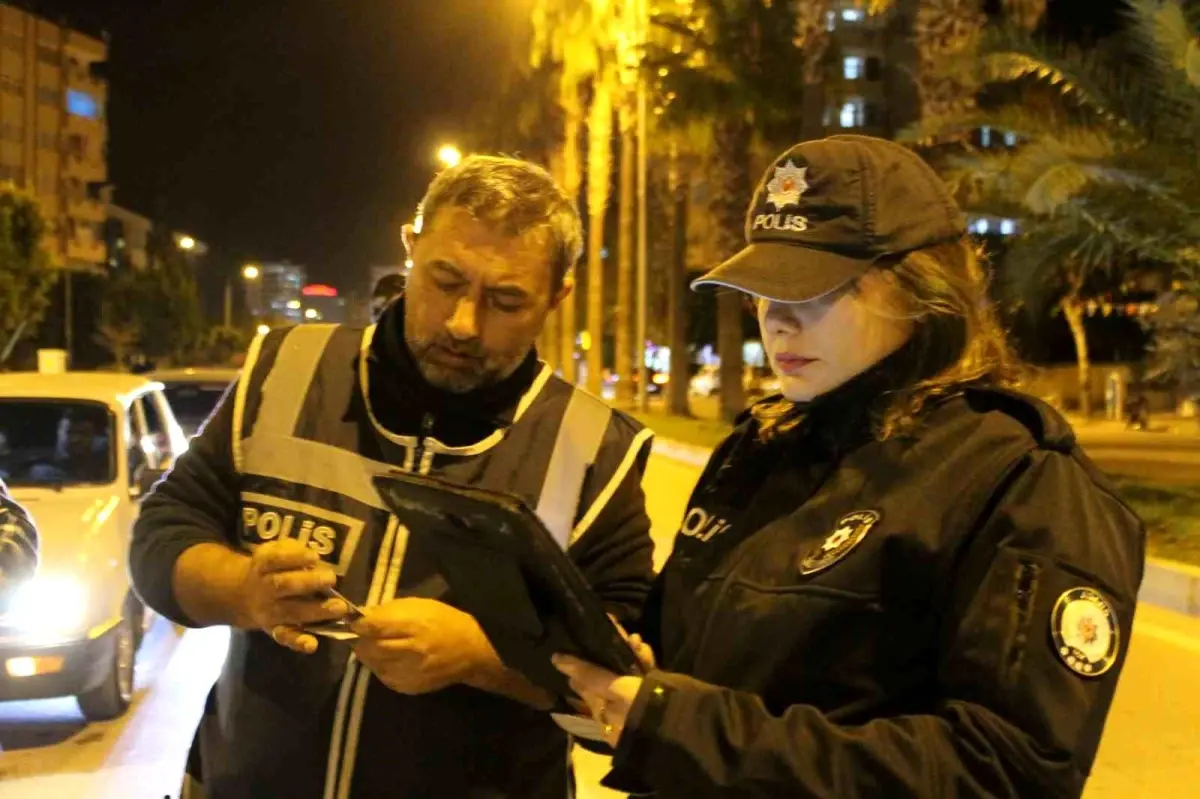 Adana'da şehit polis memurlarının kızları yeni yıla görevleri başında girdi