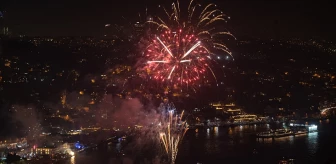 Türkiye yeni yıla coşkuyla girdi! İşte il il kutlamalardan kareler