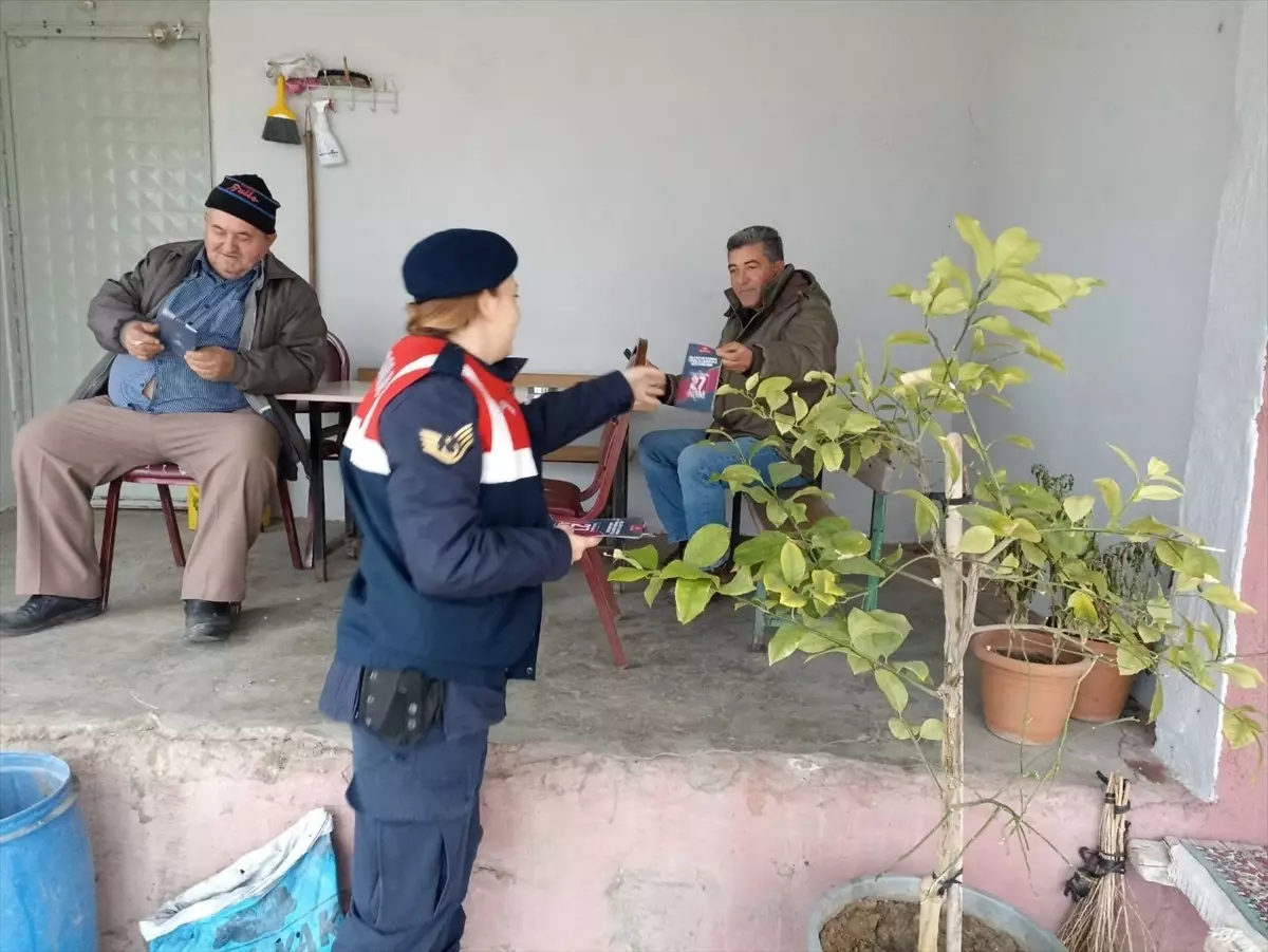 Edirne'de Jandarma Ekipleri Aile İçi Şiddetle Mücadele İçin Bilgilendirme Çalışması Yaptı
