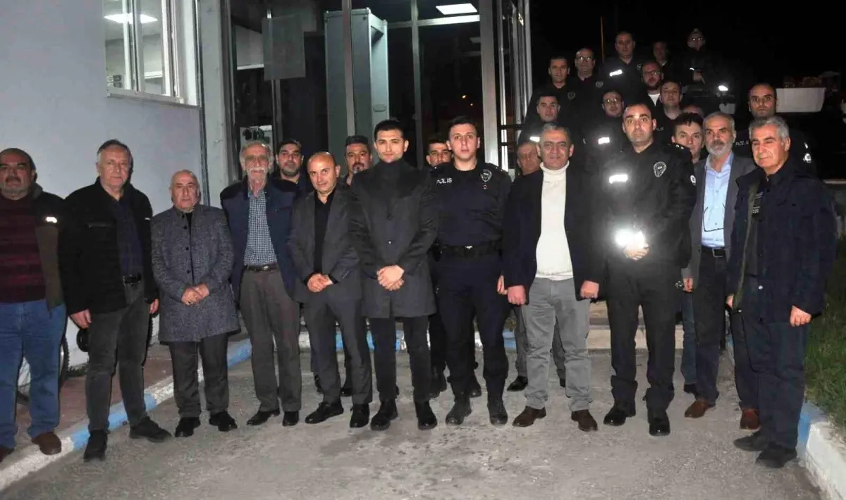 Altınova İlçe Protokolü Kamu Personeliyle Yeni Yıl Geçirdi