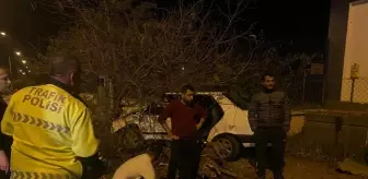 Adana'da iki otomobilin çarpışması sonucu 5 kişi yaralandı