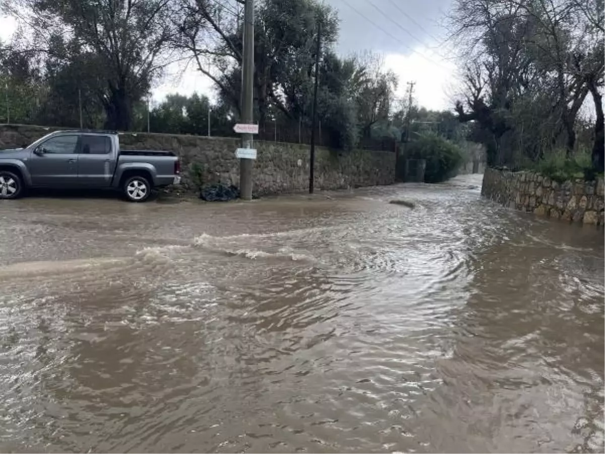 Bodrum'da Şiddetli Sağanak Hayatı Olumsuz Etkiledi