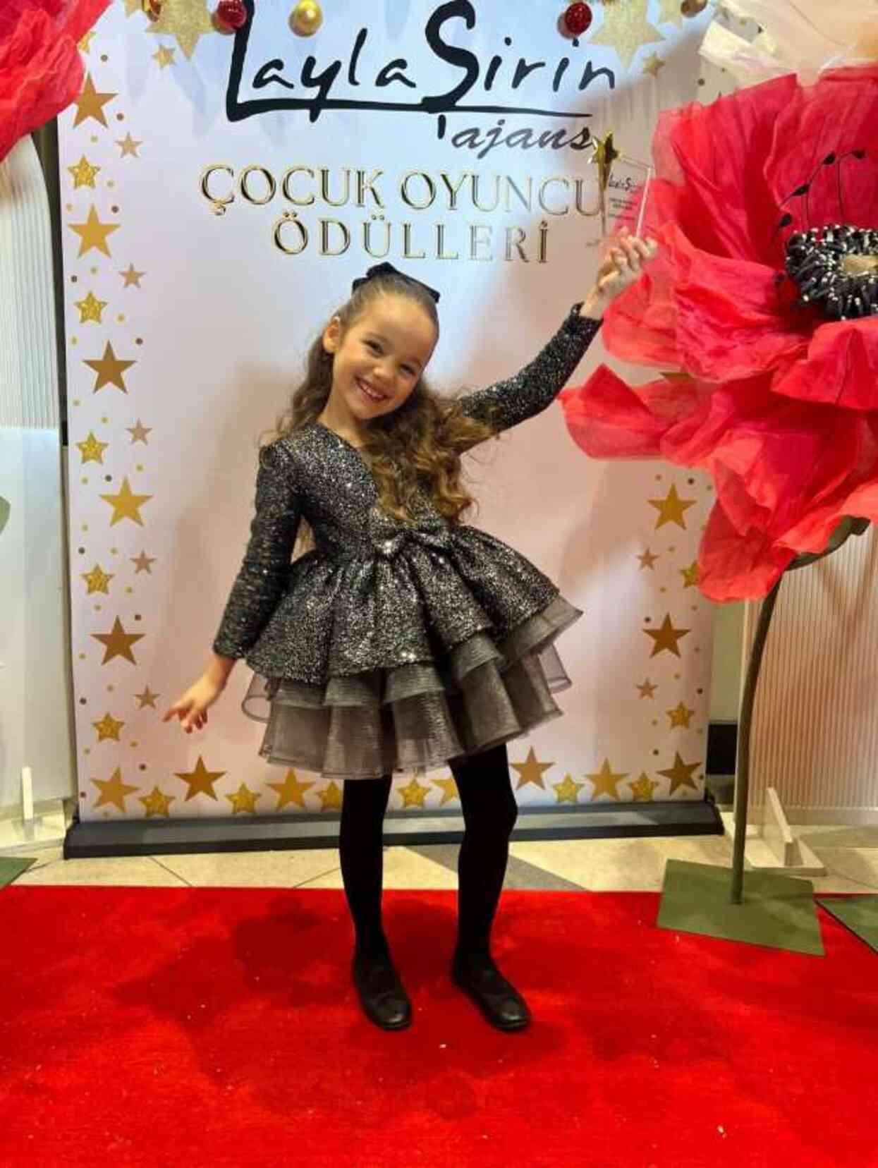 Ekranların minik yıldızları Çocuk Ödül Gecesi'nde ödüllerini aldı Ekranların minik yıldızları Çocuk Ödül Gecesi'nde ödüllerini aldı