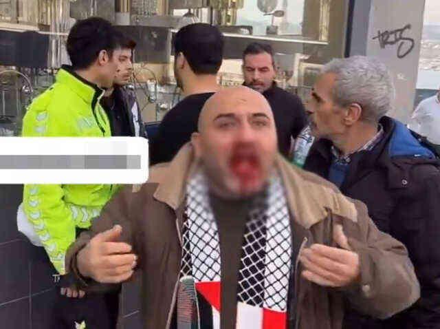 Filistin yürüyüşünden dönen vatandaşa açtığı bayrak nedeniyle yumruk atan şahıs tutuklandı