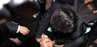 Güney Kore Ana Muhalefet Lideri Bıçaklandı, Ameliyat Edildi