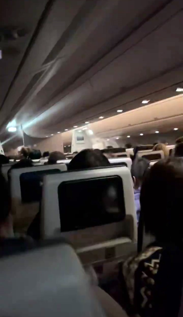 Japonya'da alev alev yanan uçaktaki panik anlarına ilişkin görüntüler ortaya çıktı