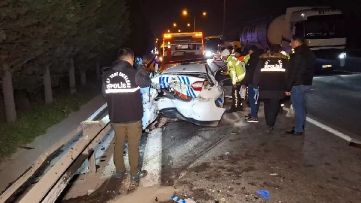 TEM Otoyolu'nda kaçak göçmenleri taşıyan araç polis otosuna çarptı: 18 yaralı