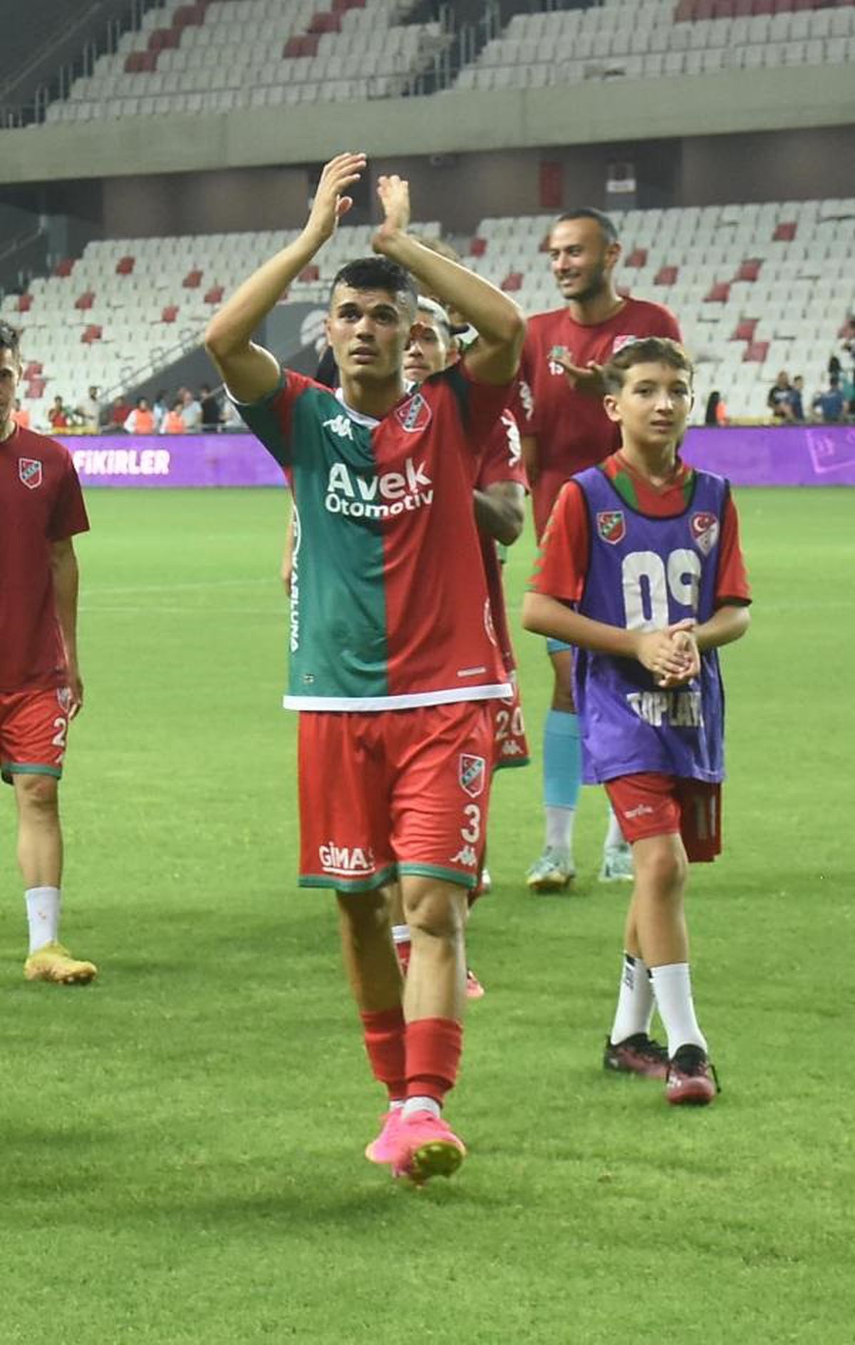 Karşıyaka'da Ferdi Burgaz transferde gözde