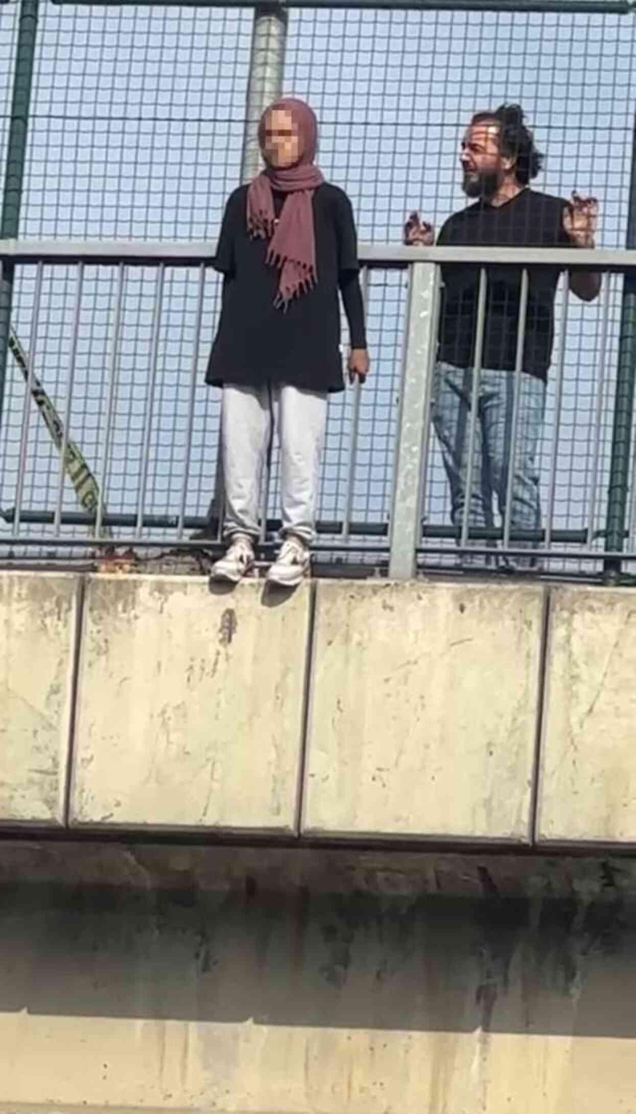 TEM Otoyolu'nda intihar girişimi: Genç kızın hayat hikayesi kan dondurdu TEM Otoyolu'nda intihar girişimi: Genç kızın hayat hikayesi kan dondurdu