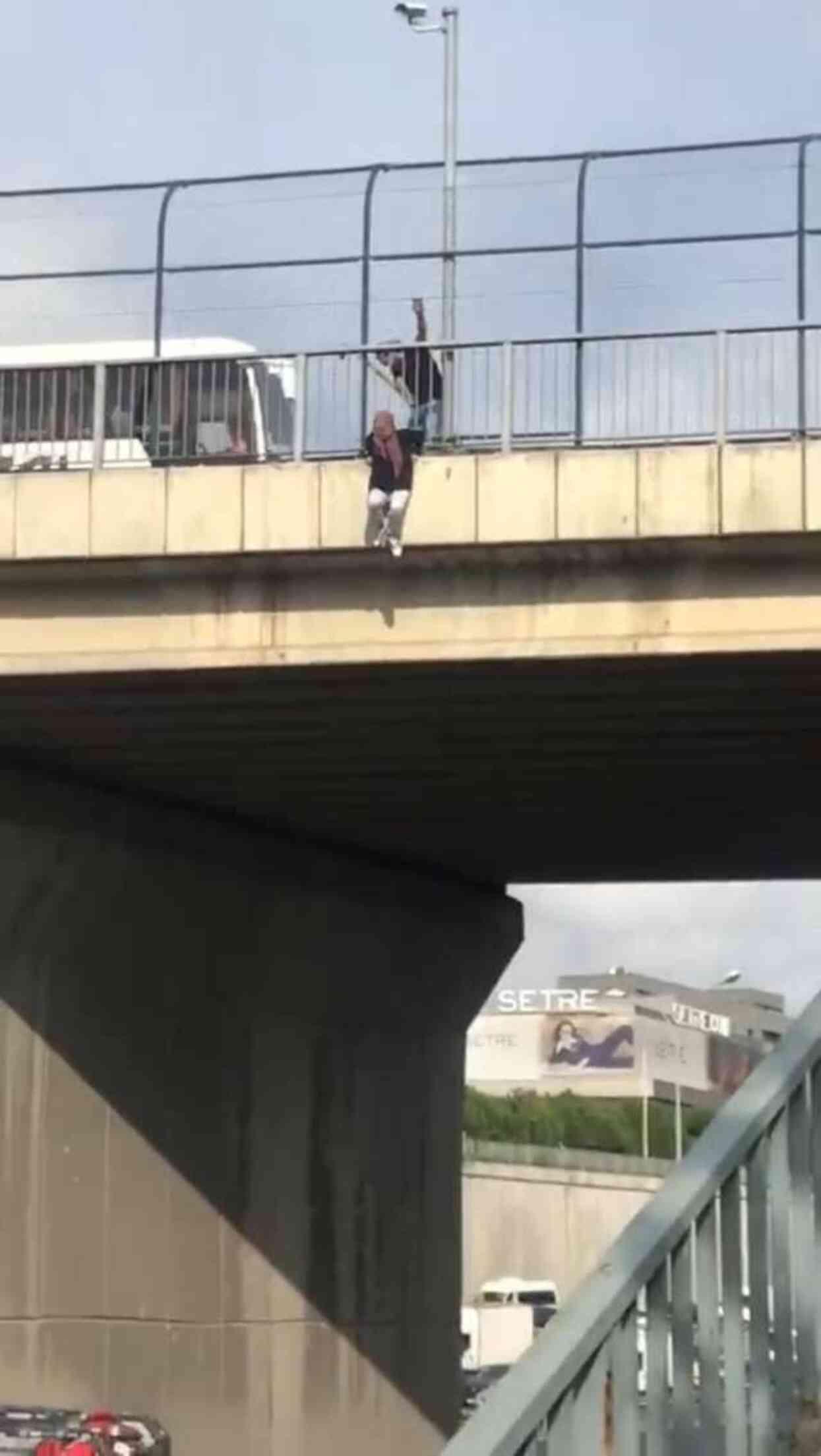 TEM Otoyolu'nda intihar girişimi: Genç kızın hayat hikayesi kan dondurdu