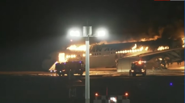 Tokyo uçak kazası video izle! Japonya Tokyo'da uçak kazasında son durum nedir, kaç kişi öldü?
