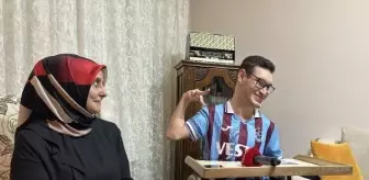 Tekerlekli Sandalyede Yaşayan Engelli Genç Trabzonspor Sevgisini Kitapla Anlattı