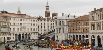 Venedik, şehrin tarihi dokusunu korumak için büyük turist gruplarını yasaklıyor
