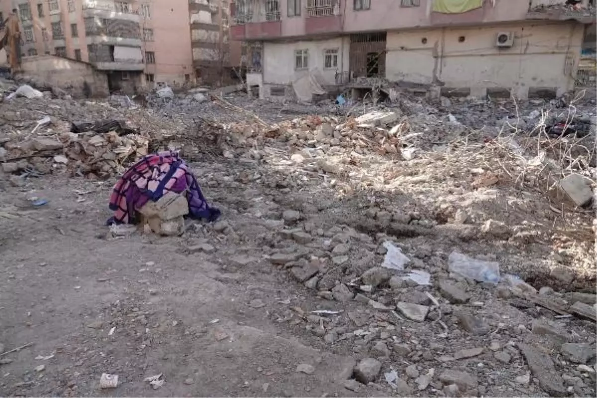 Diyarbakır'da kaçak inşa edilen apartmanın müteahhidi hakkında dava açıldı