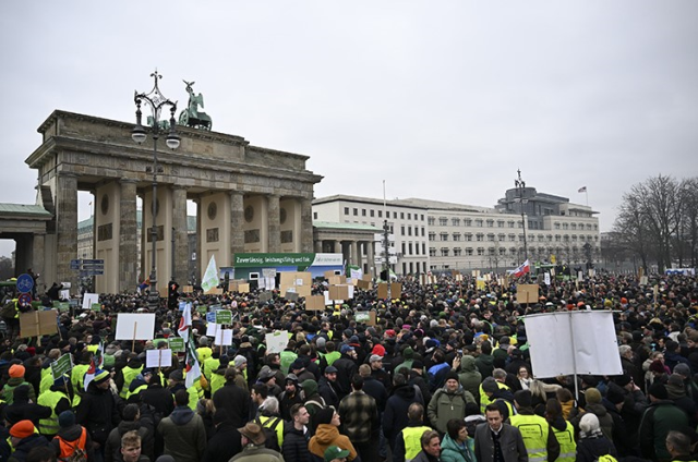 Almanya'da çiftçiler federal hükümete karşı protesto gösterisi düzenleyecek