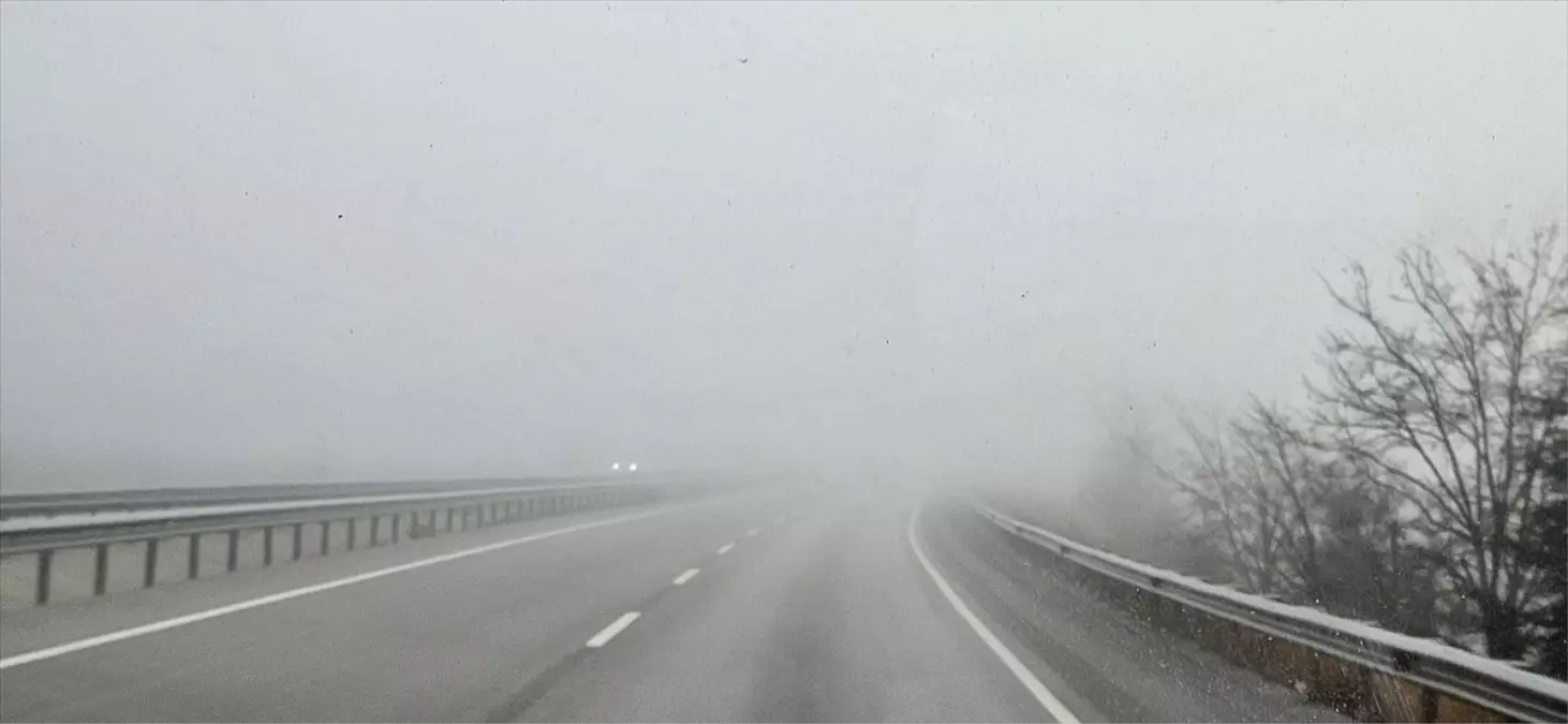 Çankırı-Ankara kara yolunda sis ulaşımı olumsuz etkiliyor