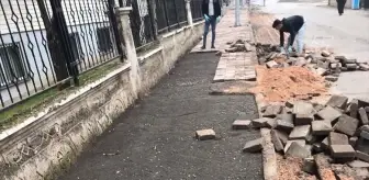 Diyarbakır Bağlar ilçesinde kaldırım yenileme çalışmaları devam ediyor