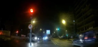 Kadıköy'de servis minibüsü motosiklete çarptı