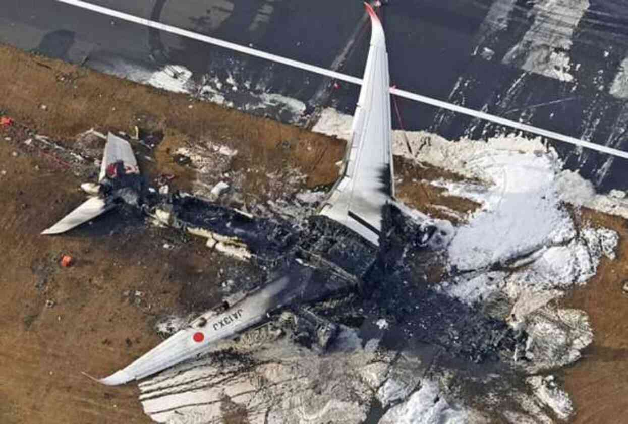 Tokyo'daki korkunç uçak kazası öncesi kule, kargo uçağına pisti kullanma izni verdi