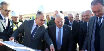 Kayseri Büyükşehir Belediye Başkanı Dr. Memduh Büyükkılıç, 16 ilçeyi 4,5 yıl boyunca gezip sorunları çözdü
