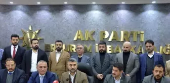 Erzurum'da AK Parti'ye katılanlara rozet takıldı