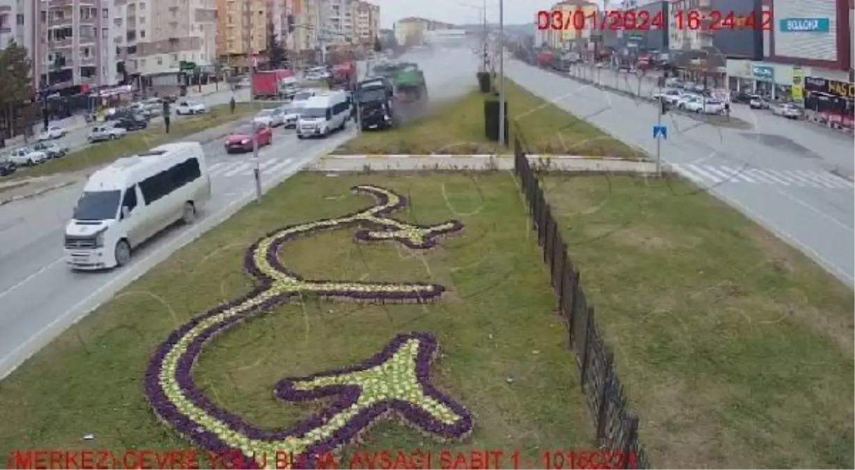Çorum'da freni arızalanan TIR refüje çıktı