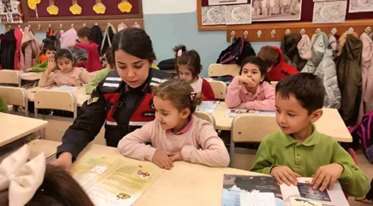 Sivas'ta öğrencilere suçtan korunma eğitimi verildi