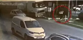 Yaya geçidinde korkunç kaza: Kız öğrenci son anda kurtuldu
