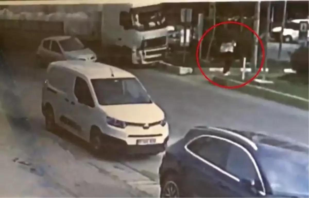 Yaya geçidinde korkunç kaza: Kız öğrenci son anda kurtuldu