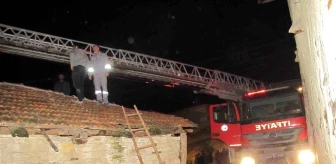 Kütahya Hisarcık'ta ahşap ev yangını: 1 yaralı