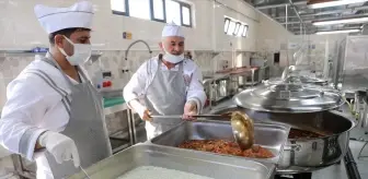 Mardin Büyükşehir Belediyesi Aşevi İhtiyaç Sahiplerine Yemek Ulaştırıyor