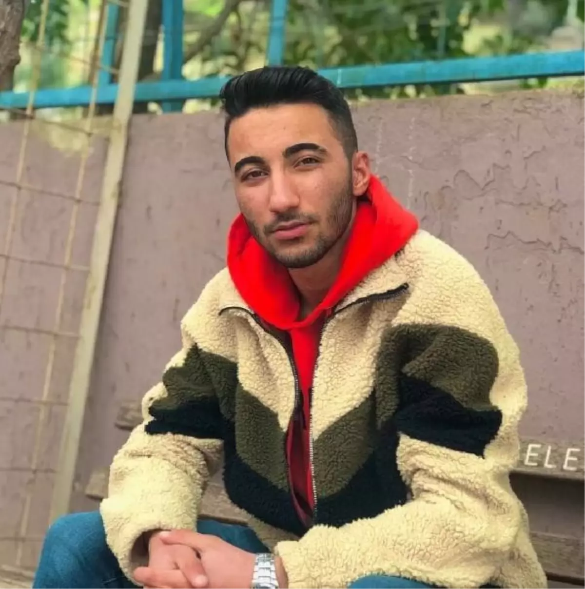 Otobüste tartışma sonucu genç bıçaklandı