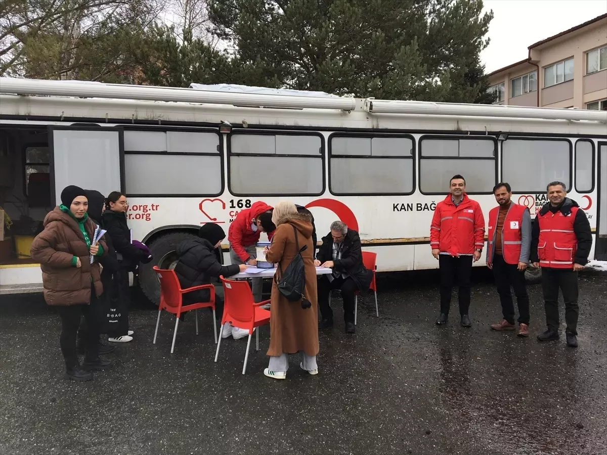 Sivas Üniversite Öğrencileri Kan Bağışında Bulundu