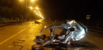 Çubuk'ta Otomobil Aydınlatma Direğine Çarptı: Sürücü Yaralandı