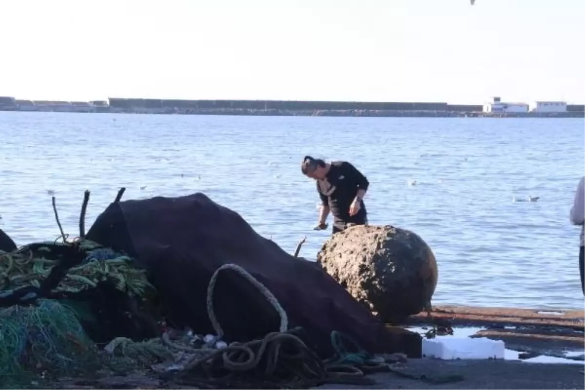 Ereğli'de Tekneyle Avlanan Balıkçıların Ağına Takılan Cisim Paniğe Neden Oldu