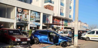Antalya'da Otomobilin Kontrolden Çıkması Sonucu Meydana Gelen Kazada 2 Kişi Hayatını Kaybetti