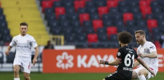 Gaziantep FK-Siltaş Yapı Pendikspor Maçının İlk Yarısı 1-0 Sonuçlandı