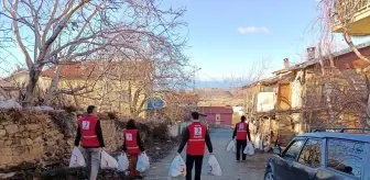 Hüyük Kızılay, ihtiyaç sahibi çocuklara kıyafet yardımı yaptı