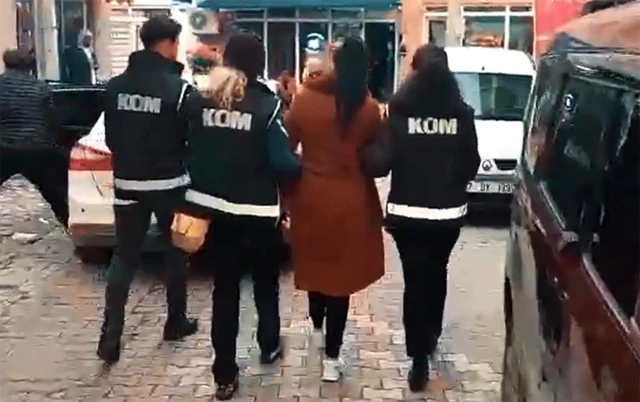 Kırmızı bültenle aranan fuhuş kraliçesi Özbekistan uyruklu Nilufar Mirxanova, Çanakkale'de yakalandı