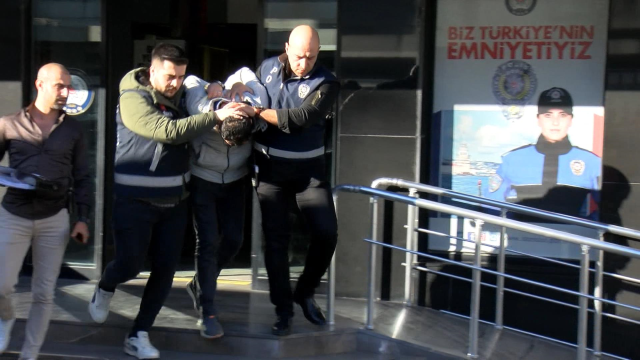 İstanbul'da öğrencilerin bulunduğu servisi kaçıran şahıs, Cumhurbaşkanlığı Külliyesi'ne girmeye çalışırken yakalandı