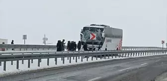 Kars'ta Zincirleme Trafik Kazası: 2 Ölü, 8 Yaralı