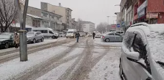 Malazgirt ilçesinde kar yağışı etkili oldu