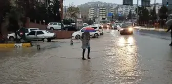 Mardin'de Sağanak Yağış Sonucu Ev ve İş Yerleri Su Altında Kaldı