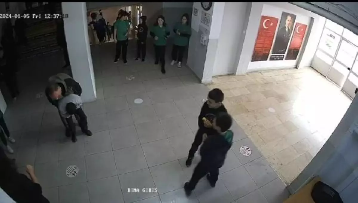 Ortaokul öğrencisi nefes borusuna yemek kaçtı, öğretmenin müdahalesiyle kurtarıldı