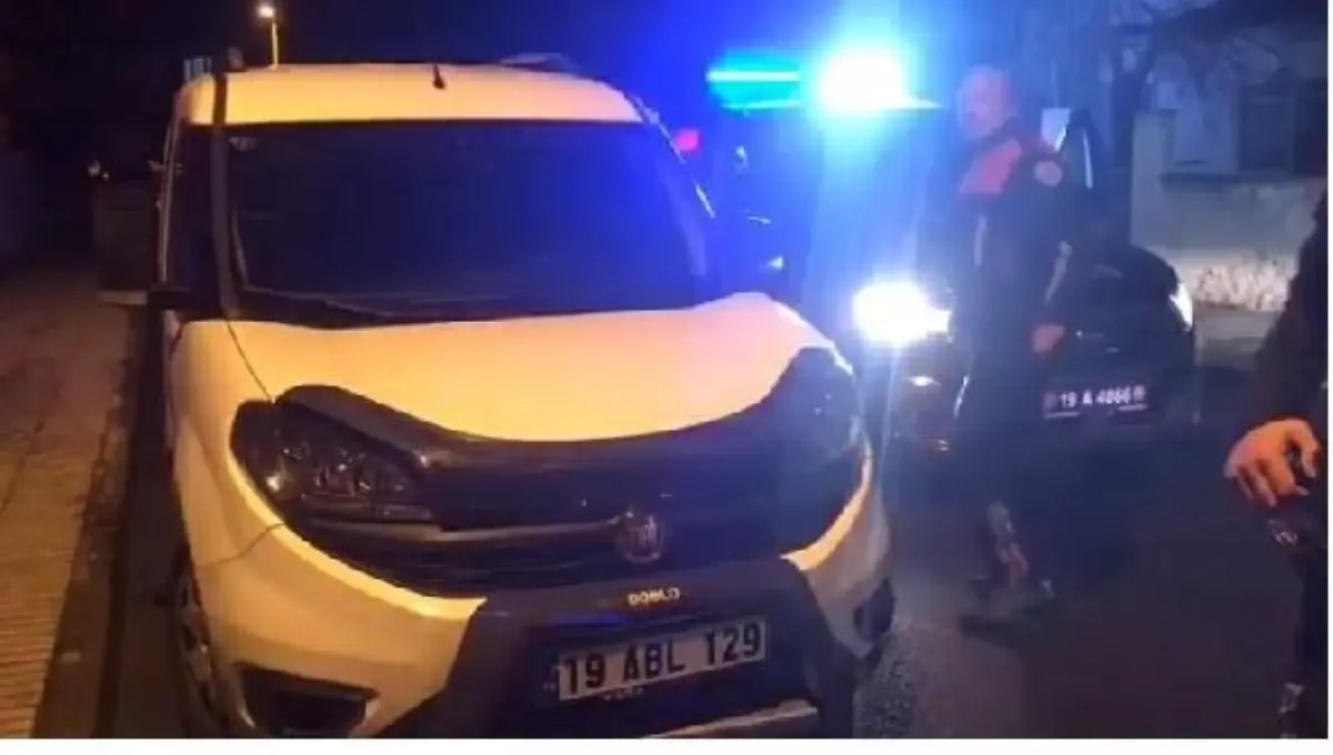 Çorum'da Alkollü Sürücü Polis Otosuna Çarptı