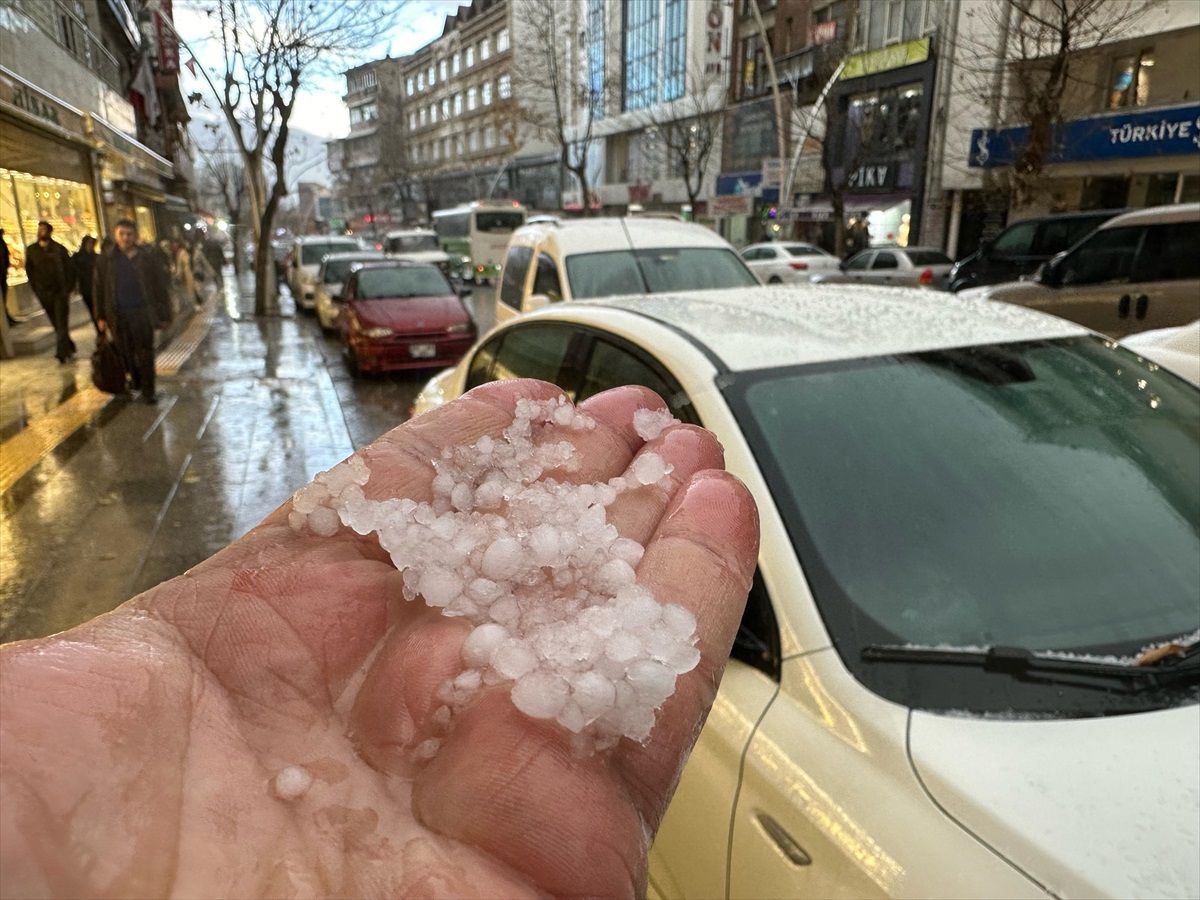 Tokat'ta dolu ve sağanak etkili oldu